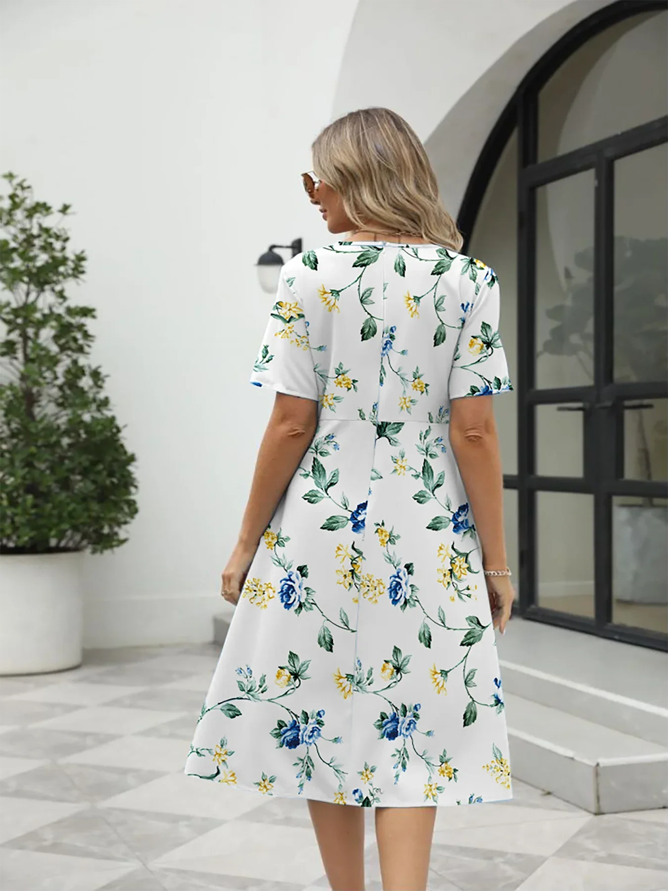 Georgina | Elegant midi dress with floral print