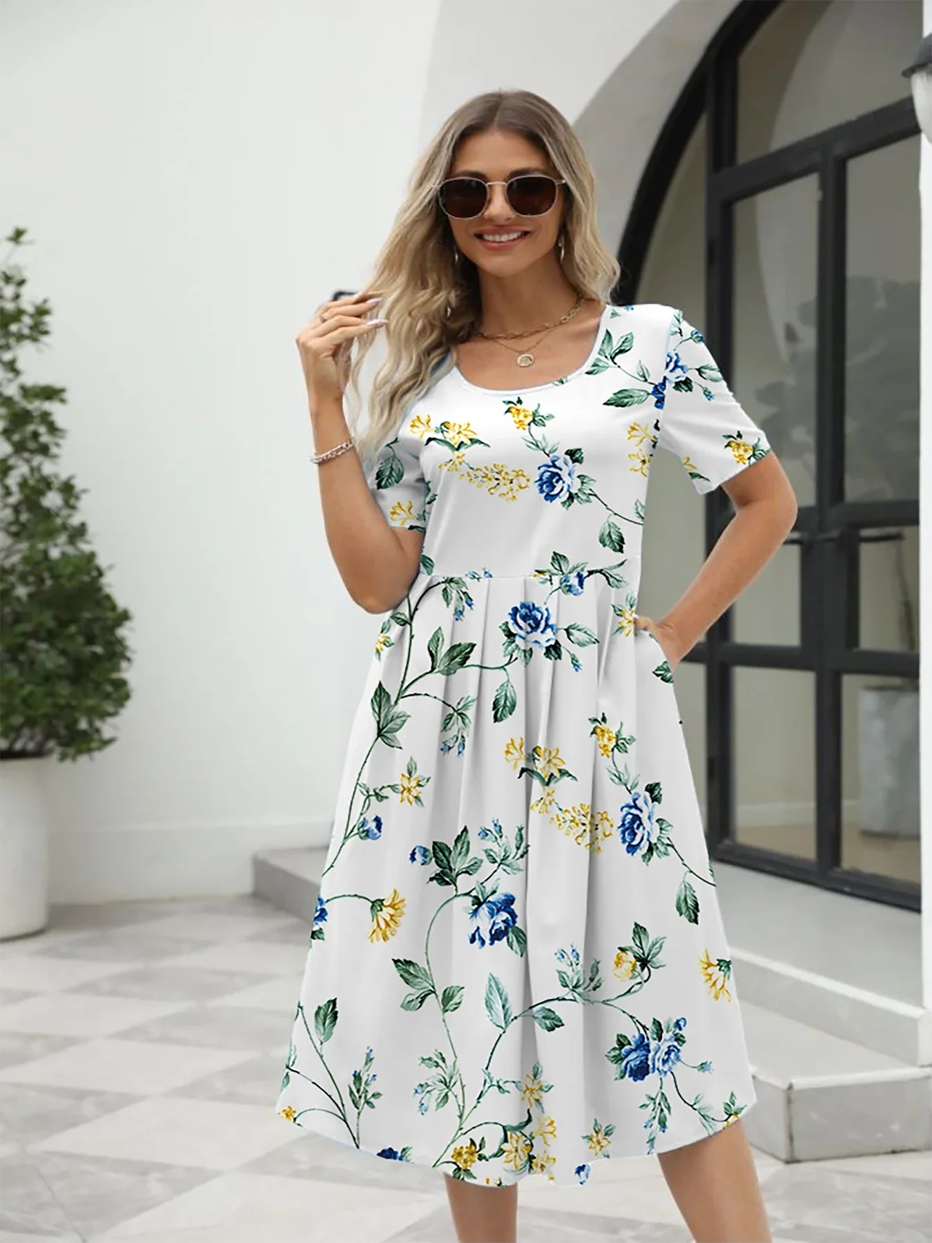 Georgina | Elegant midi dress with floral print